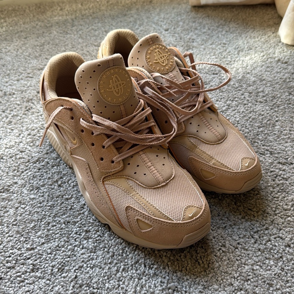 Nike Air Tennis Shoes